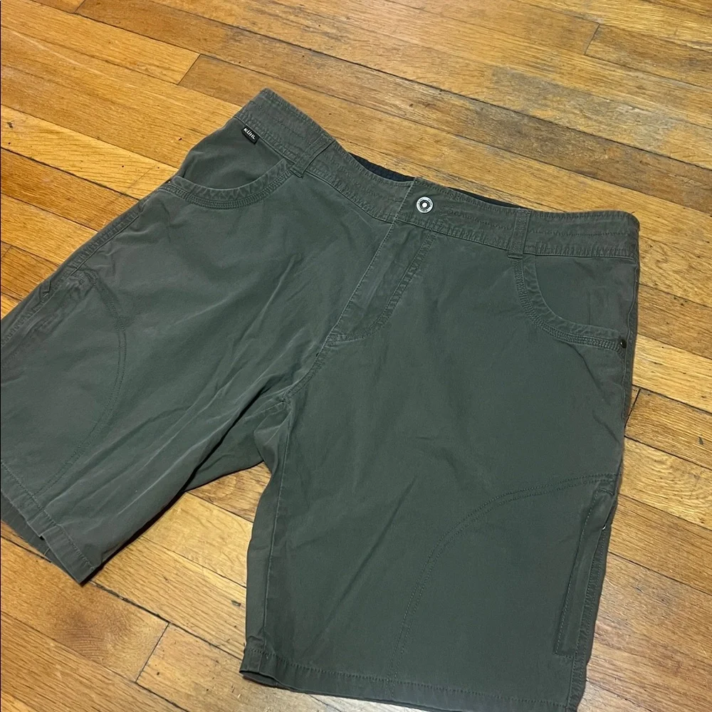 Kuhl Ramblr Vintage Patina Dye Shorts in Olive Drab Brown, Men’s size 38